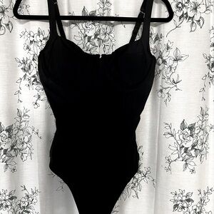 Cupshe bathing suit. Brand new never worn. Has shaping. Will suck you in!
